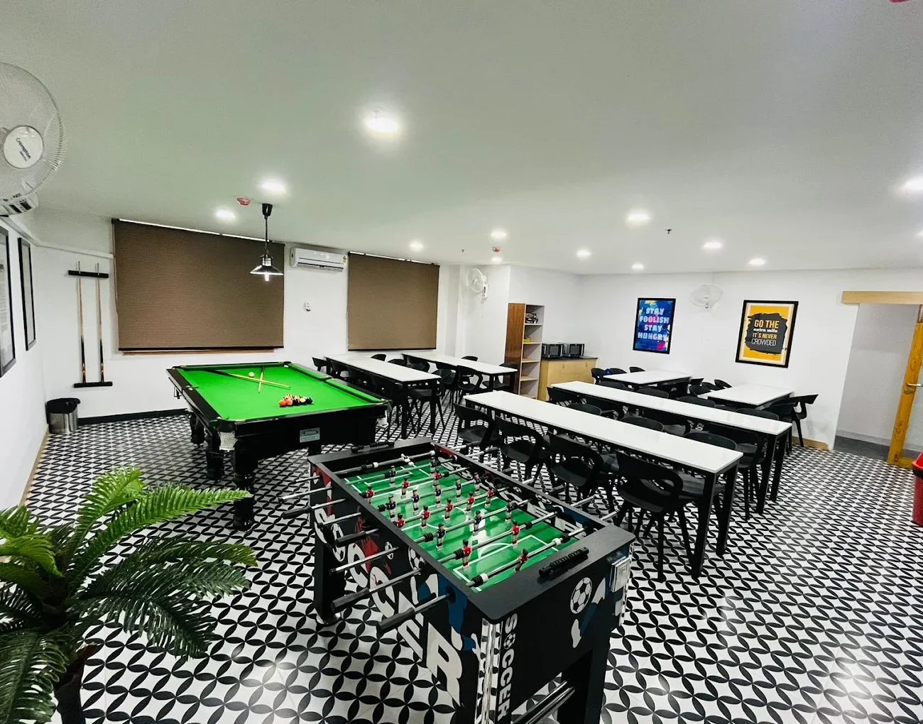 Affordable coworking space for startups at SupremeWork Noida