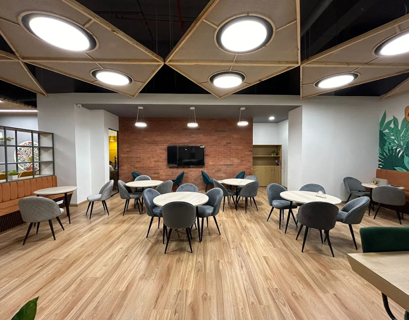 Private offices and collaborative desks at Innov8 Pride Plaza