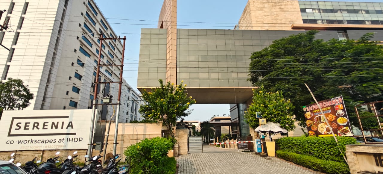 Shared office and private cabins at Serenia Noida Expressway